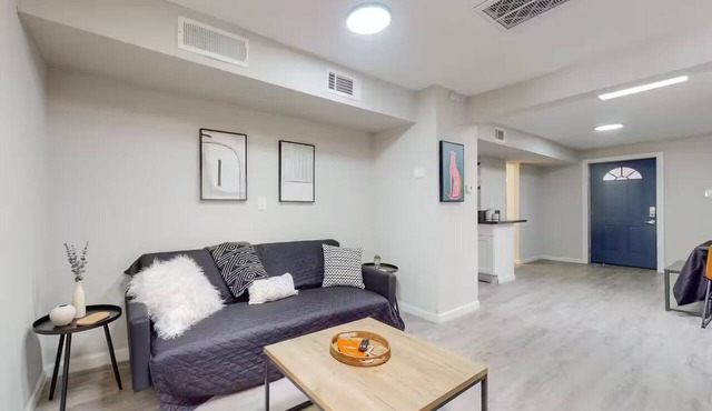 ⟫ Dog Run & Courtyard 2 Bedroom Apt w/King Bed W&D