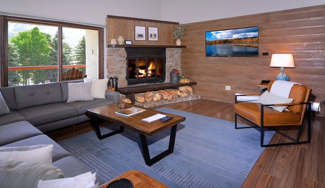 Dogwood at Outrun - 3 BR, Hot tub, Shuttle