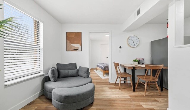 Dormont Pittsburgh 2 Modern and Bright 1Bedroom Apartment With Free Parking