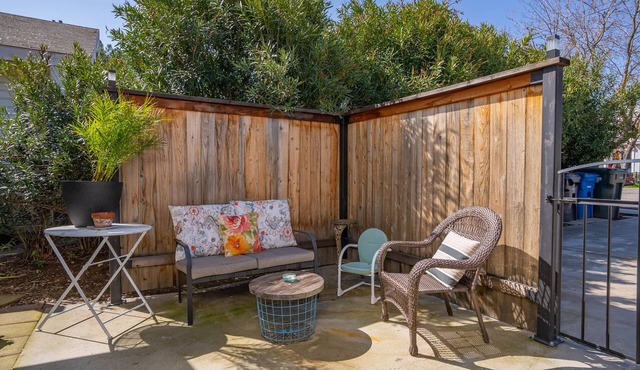 Downtown Charmer-Charming 2 Bed/1 Bath Cottage in Downtown Paso Robles!