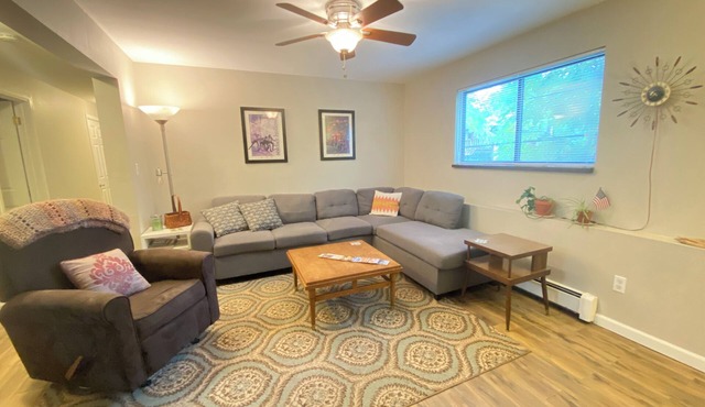Downtown Golden walkable to trails with comfortable beds!