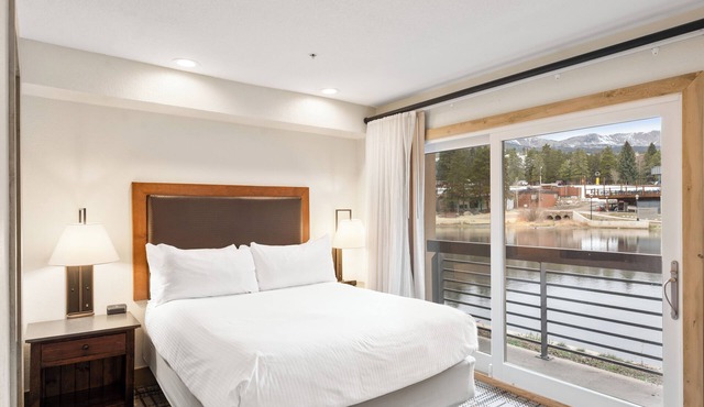 Downtown. Ski In/Out. Pond & Mtn View. Amenities! Marriott Mountain Valley Lodge