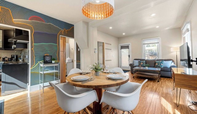 Dwntown Zen Home - Spa Shower, Pet Friendly, Mural, Patio w/Firepit, Grill, W/D