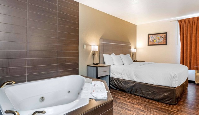 Econo Lodge Pueblo North