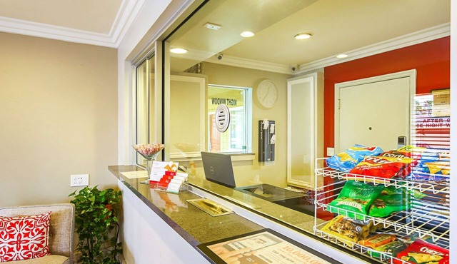 Econo Lodge San Bernardino I-215
