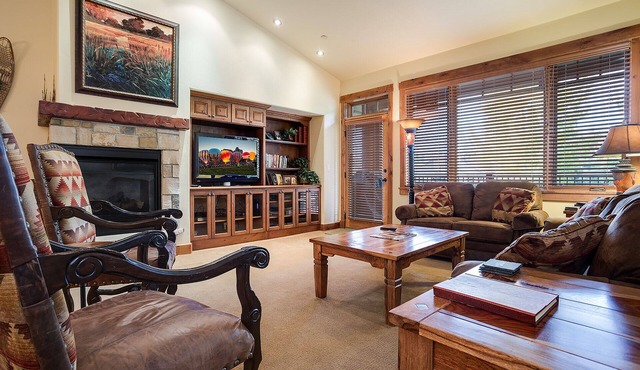 EL5305 | Top Floor with Mountain Views | Air Chilling | 10 Hot Tubs | 4 Pools