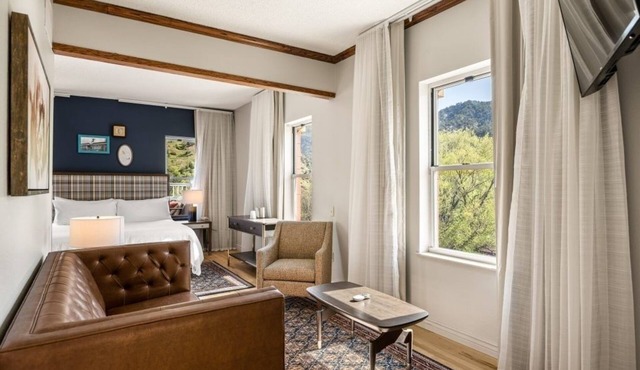 Elegant Downtown Suites Steps From Anderson Attractions
