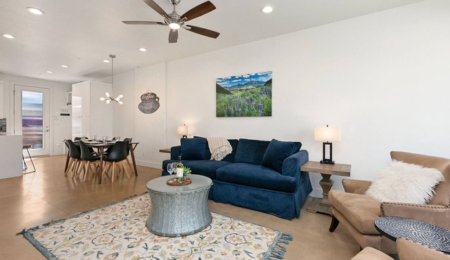 Elegant Mountain Haven | King Bed & Fireplaces