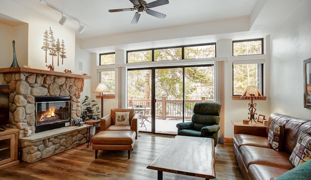 Elegant, remodeled townhome, close to town and the slopes!