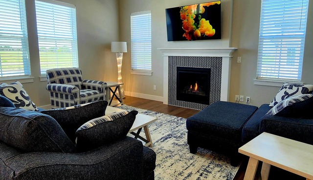 Elevated Elegance -> 1st-floor Master -> Super Hosts with Rave Reviews!