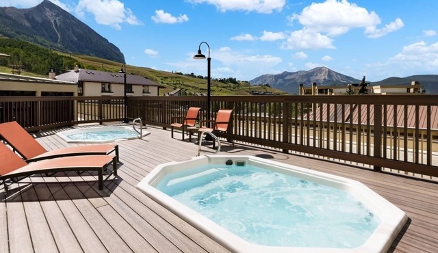 Enjoy Stunning Views at a Scenic Room Near Crested Butte | Pet-friendly