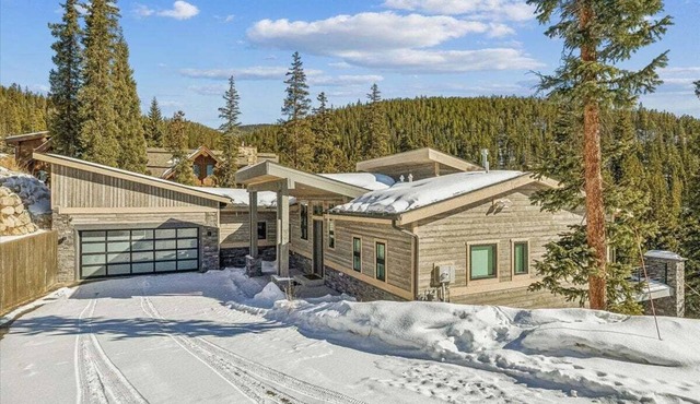 Enjoy your stay at Golden Fox House, with stunning mountain views and private hot tub.
