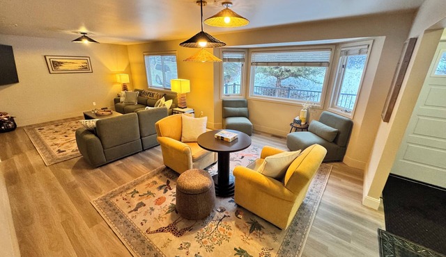 ENTIRE HOME 6 Bedrooms, 8 Beds, 3.5 Bath Close to Aspen Snowmass NEW RENNOVATION