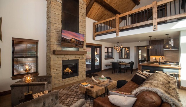 Estes Escape – Jacuzzi, Indoor/Outdoor Fireplace and BBQ Grill