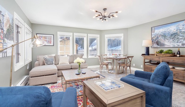 ETTA 101- A Stylish Condo w/Sublime Downtown Location