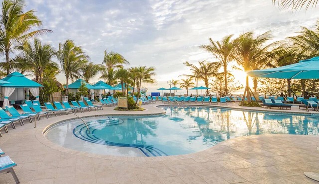 Everything You Need For The Perfect Vacation! 2 Relaxing Units, Pool, Beachfront