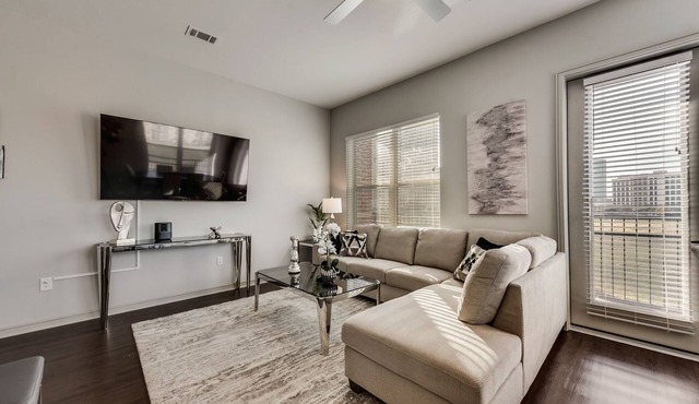 Exec. 3BD - Pool - HWY348 - Las Colinas - LC058-3