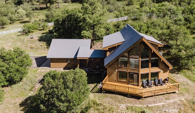 Experience the serenity of Colorado at this gorgeous Pagosa Springs getaway.