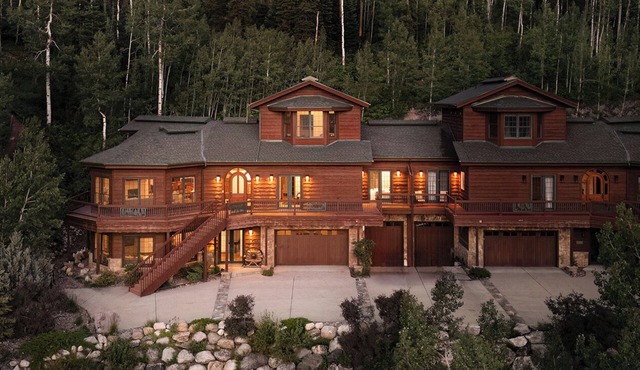 Extraordinary Location For Large Groups | Apex Grande