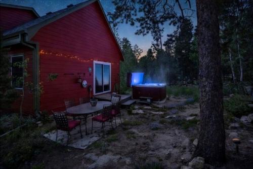 Family & Dog Welcoming Lodge with Hot Tub & Games
