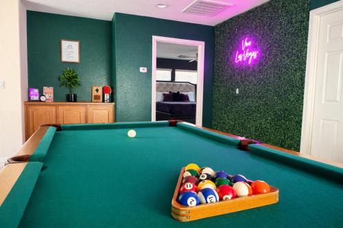 Family Friendly 3BR w Game Lounge & Garage 10 Min to Strip