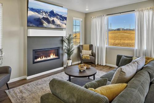 Family Friendly 5BR Mountain Views & Game Room