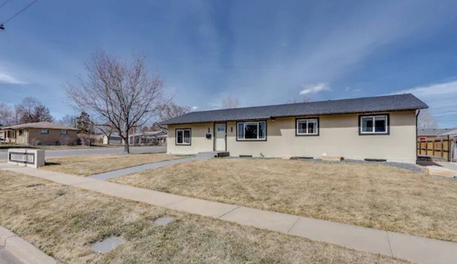 Family-Friendly Fun House! with HOT TUB!