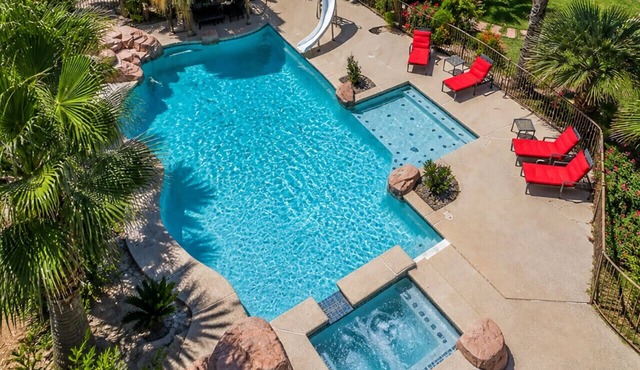 Family & Group Retreat with Pool, Spa & Basketball