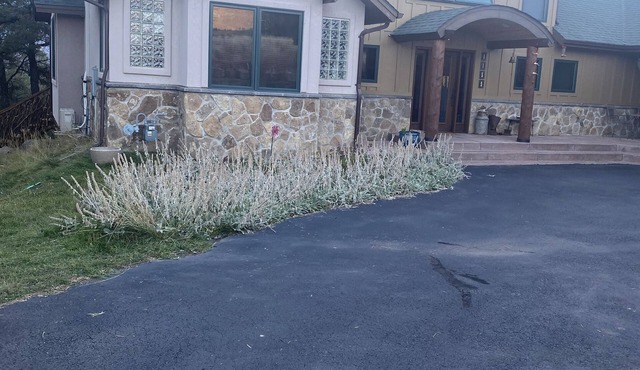 Family mountain home on 3 acres. 3,700 SF.