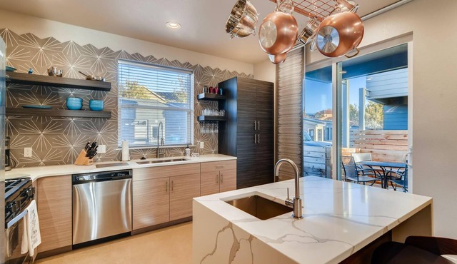 Fancy Townhome Near Old Town, Breweries and River!