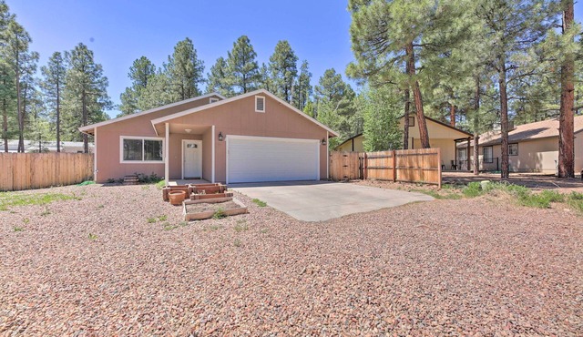 Fenced Yard, Fire Pit: Quiet Show Low Home!