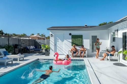 FIFA 2026 - Near HardRock Stadiums - 3B Pool Home - King Bed - Grill - Ping Pong