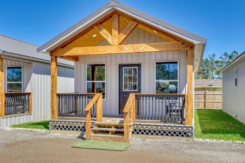 Fish, Boat & Explore! Tiny Cabin Near Sabine River in Joaquin