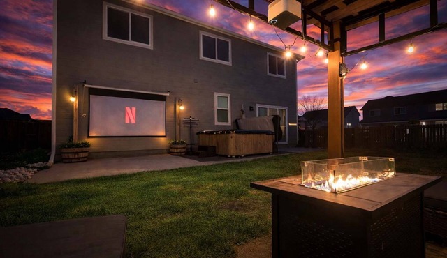 FlightDeck Hot Tub Under the Stars | Full Gym Projector Near Downtown CS