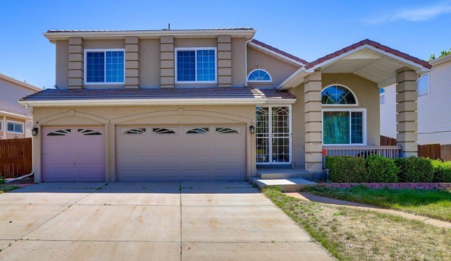 For BIB family or group. 6Bedroom luxury house.HOT TUB furnished basement