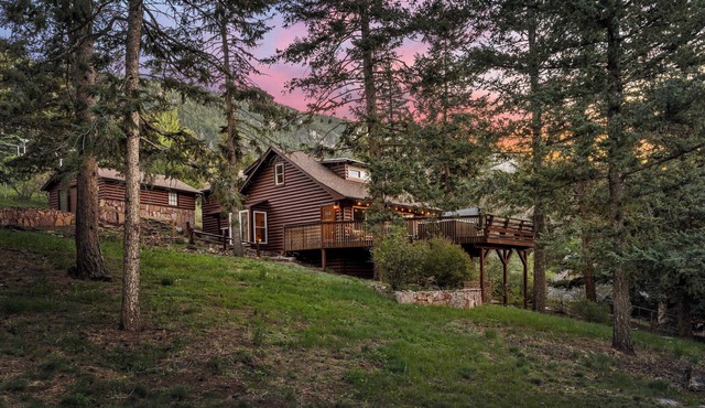 Forest Cabin - Hot Tub & Mt Views - Pikes Peak