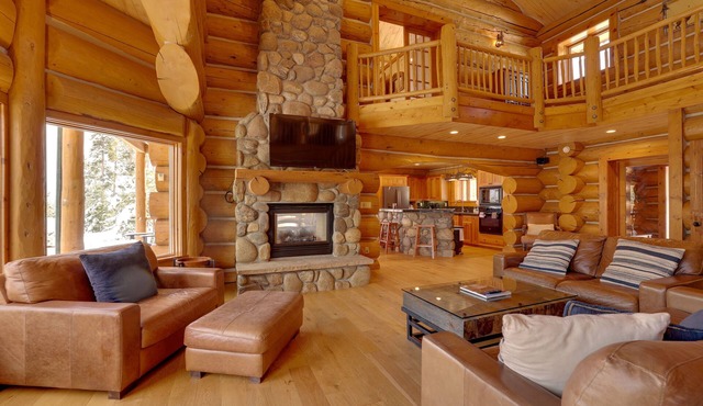 Fraser Chalet w/Hot Tub & Mountain Views