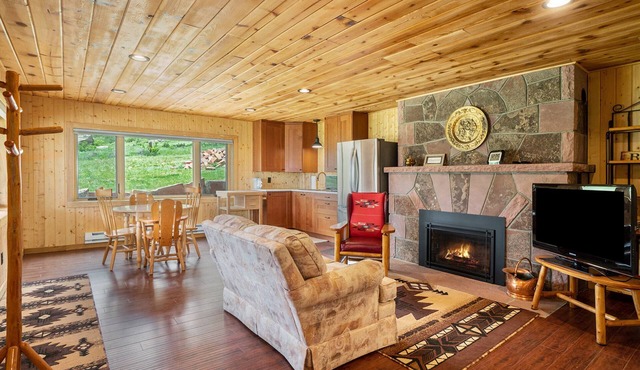 Frontier Mountain Retreat – Cozy 1BR Unit, Amazing Mountain Views – 23-ZONE3535