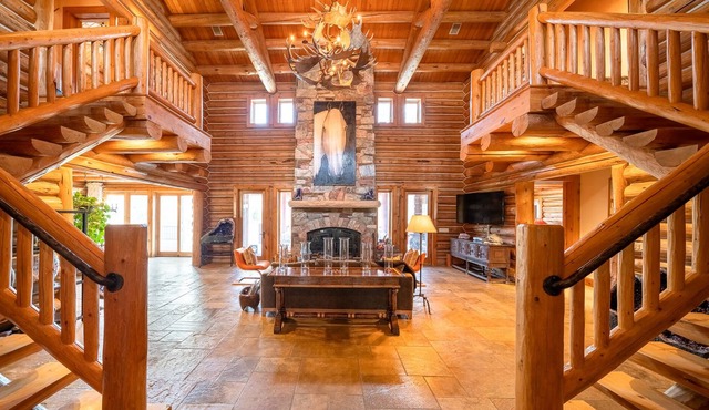 Full Throttle Carbondale Ranch - Log Home