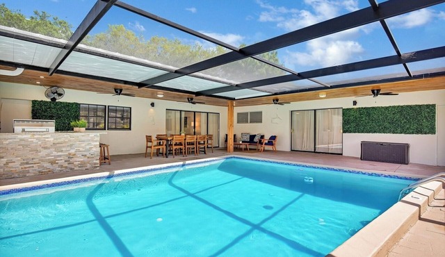 Fully Remodeled 4 bed 4 bath Retreat, Heated Pool