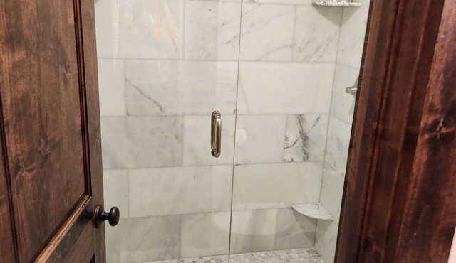 Fully Renovated 3BD 3 BA Condo on Sandstone Bus Route TOV #034778