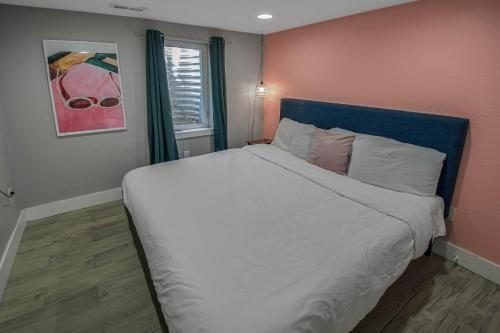 Fun and Affordable Dual Bedroom Lower Unit in Vibrant Denver