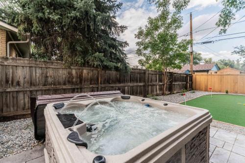 Game Room- Hot Tub- Sauna & Projector