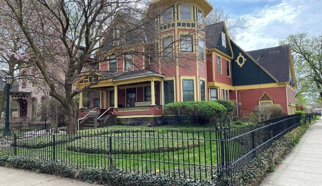 Garden-level 2BR Pet-friendly Near Downtown