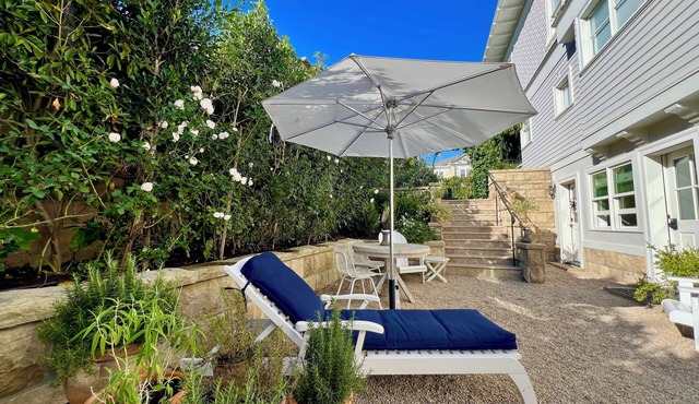 Garden Pied-à-Terre, Downtown A+ Location, 1 Bed 1 Bath, Luxury Guest Suite