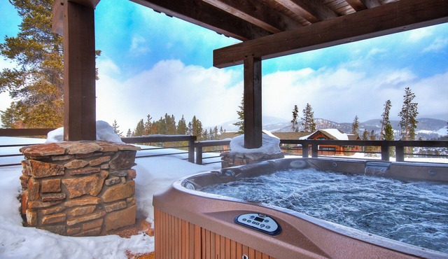 Gold Run Getaway: Panoramic Views - Spacious Home with Chefs Kitchen