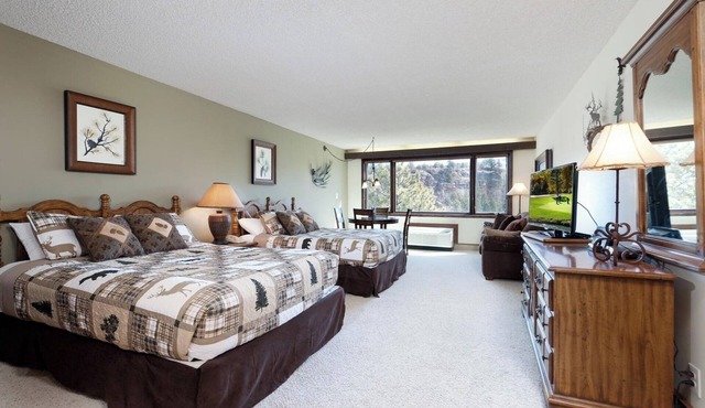 Golden Nugget Nest | AC, Pool, Hot Tub, Golf & Ski