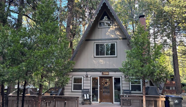 Gorgeous 4-bedroom cabin in Shaver Lake perfect for family fun