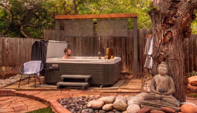 Gorgeous Modern Zen Retreat Home - 4BR with Hot Tub, Close to Hiking Trails