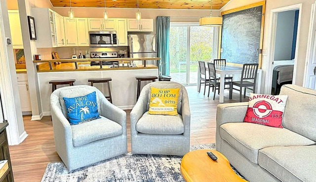 Gorgeous Open Floor Plan Island Home-4bdrm/2bthrm